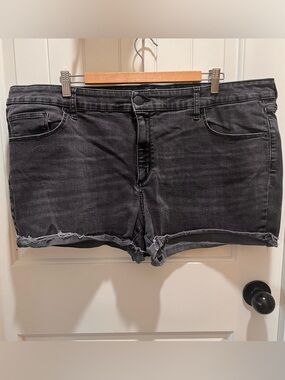 Universal Thread Women's Plus Size Washed Black Shorts - 22W